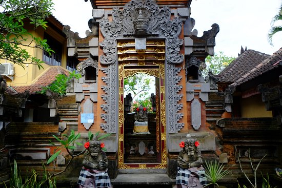 Angkul-angkul khas Bali